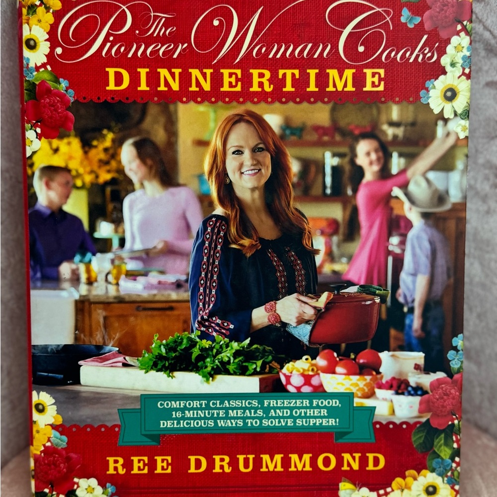 The Pioneer Woman Dinnertime Cookbook - Red and Green